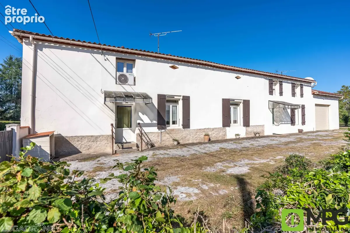 BIAS, maison de plain pied type longère rénovée avec garage et jardin - photo 1
