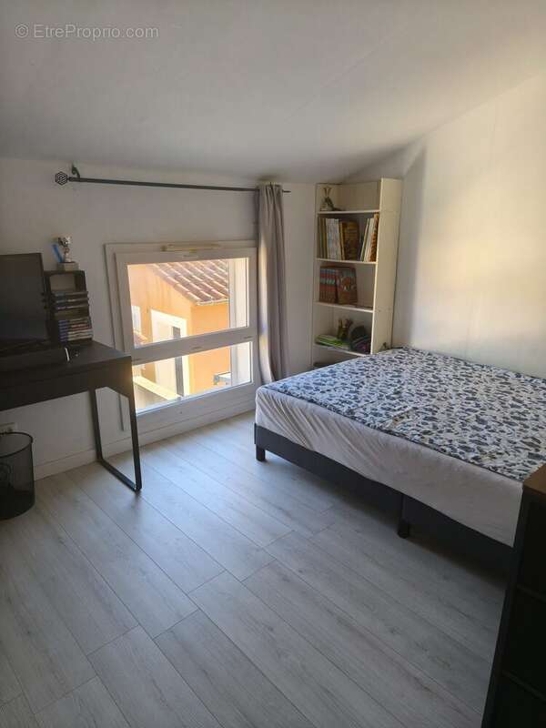 Chambre 2 12 m2 - Maison à PORT-DE-BOUC