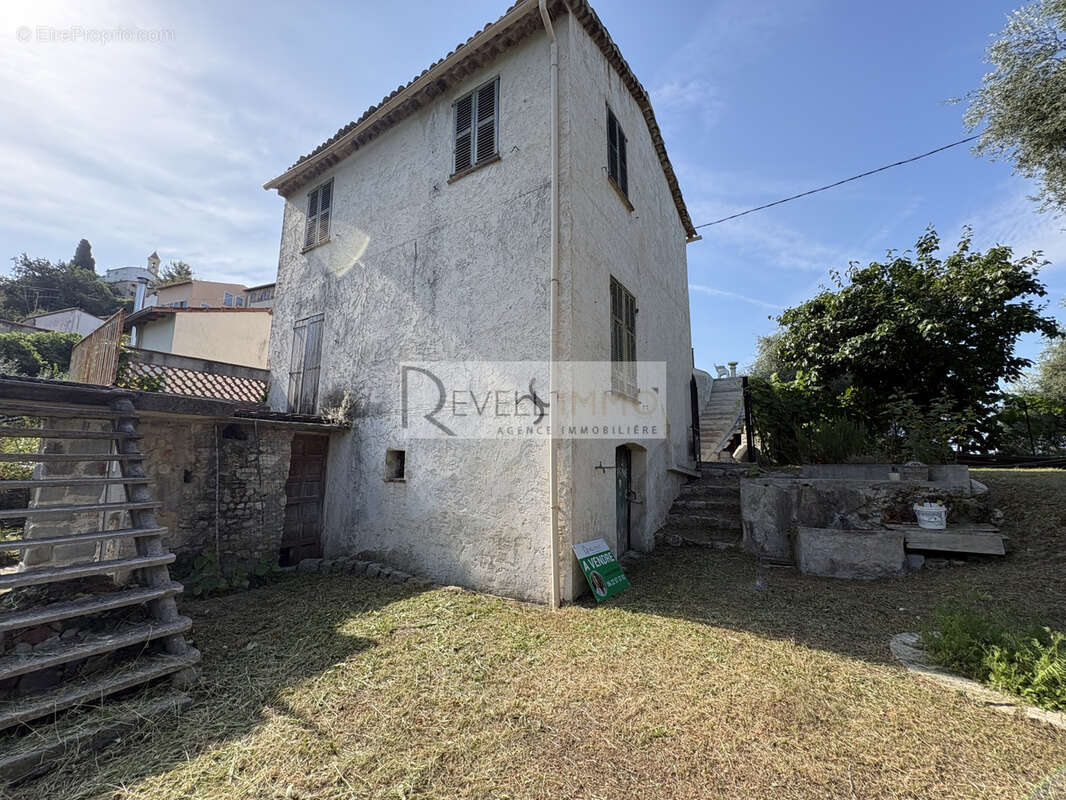 Maison à CASTAGNIERS