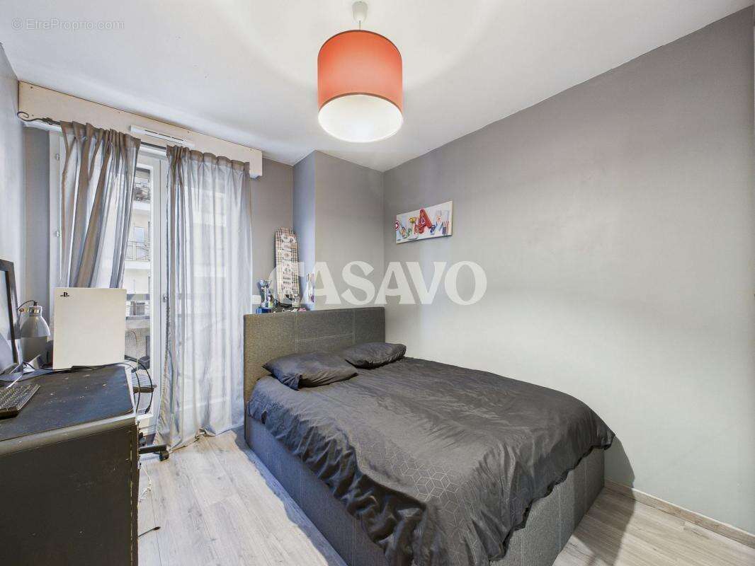 Appartement à CHARENTON-LE-PONT