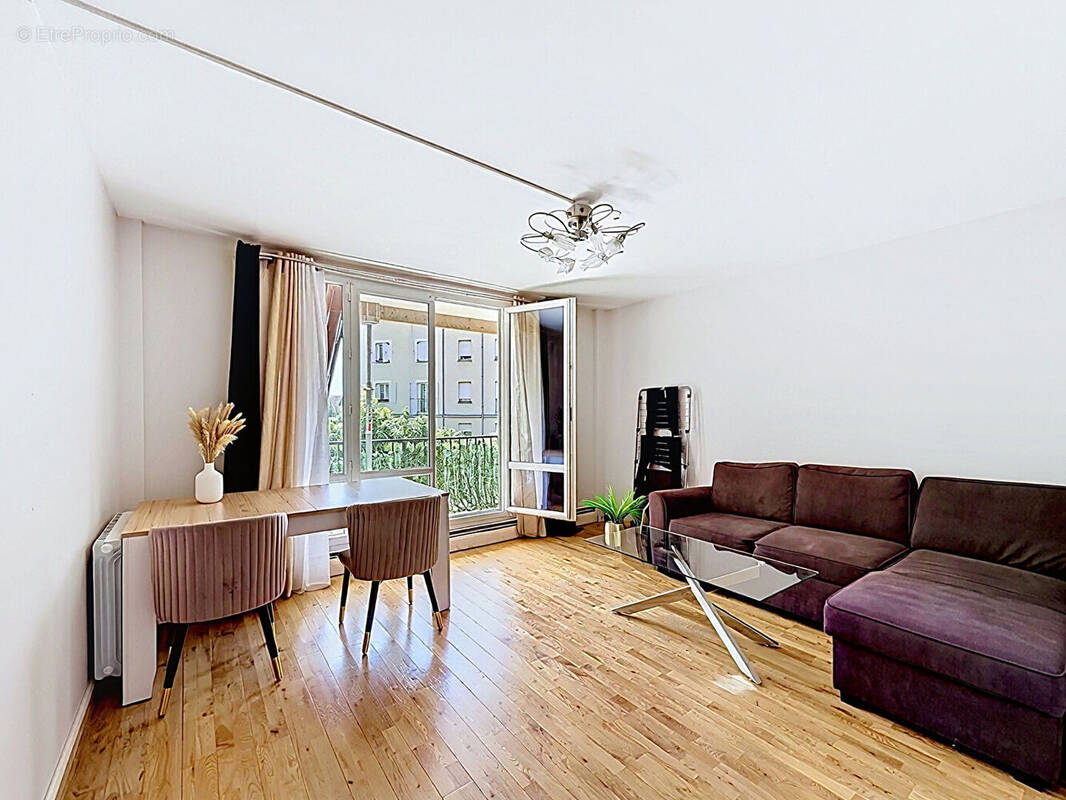 Appartement à NEAUPHLE-LE-CHATEAU
