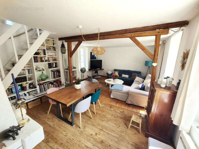 Maison à VALLANGOUJARD