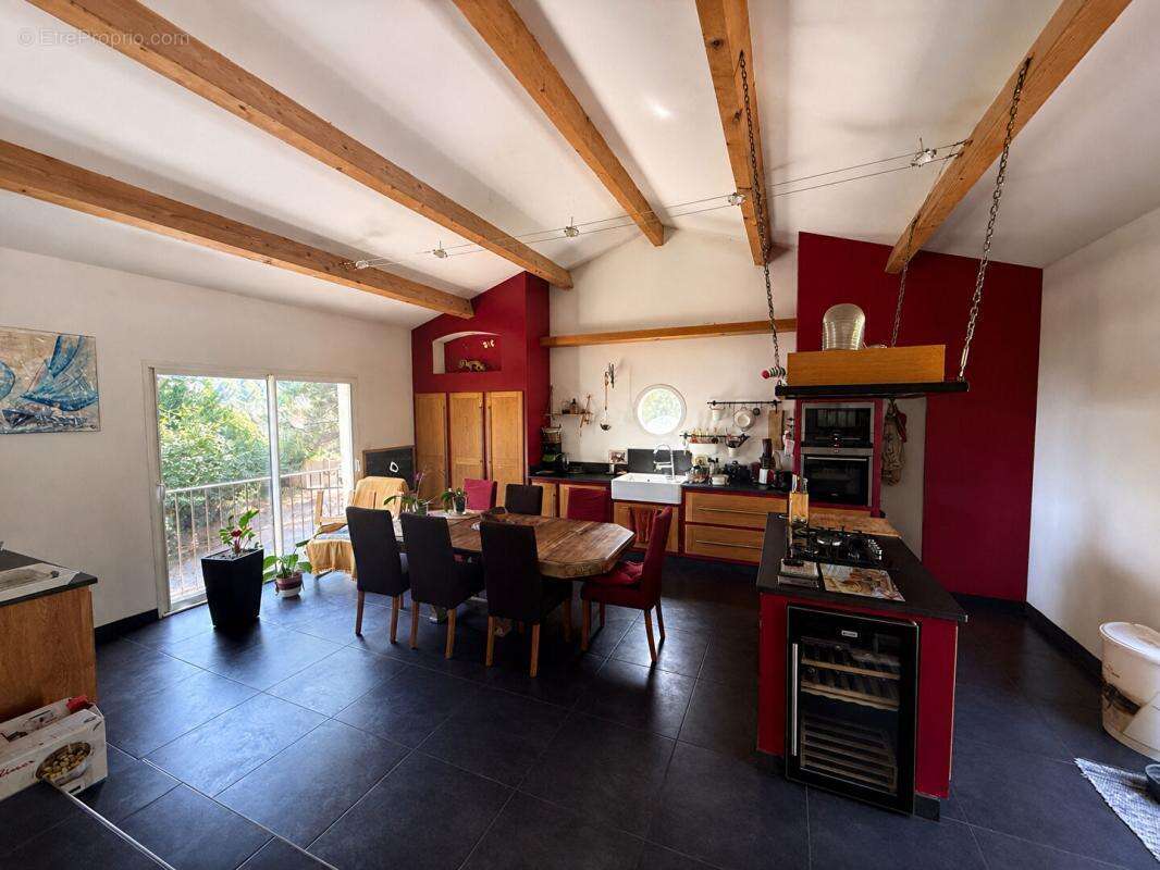 Maison T5 avec studio de type 2  et double garage - photo 3
