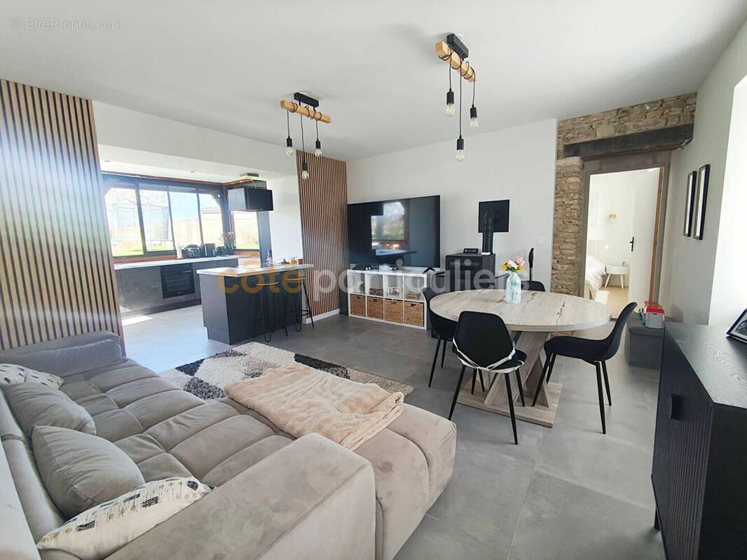 Maison à MEZIDON-CANON