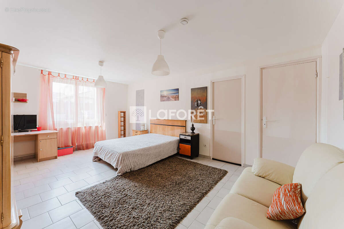 Semi plain pied 223.5 m2, 6ch, jardin, garage, dépendances - photo 6