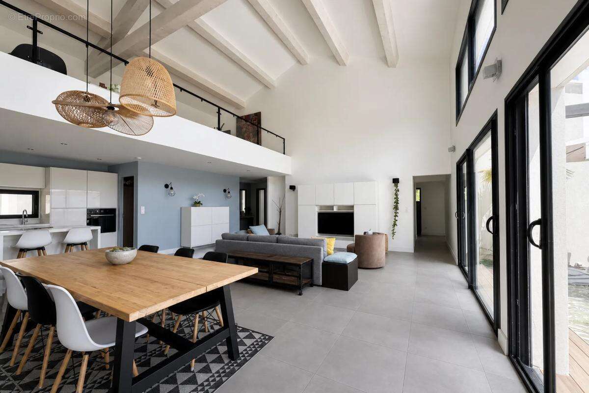 Maison à MONTFURON