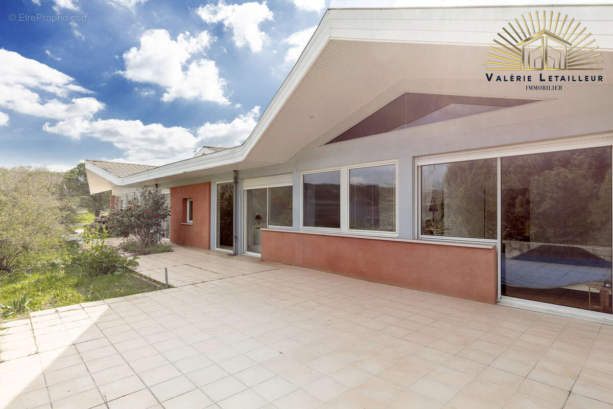 Maison à BEYCHAC-ET-CAILLAU