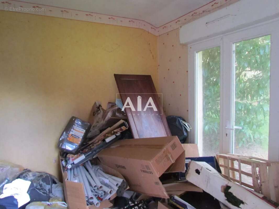 Maison à LES ADJOTS