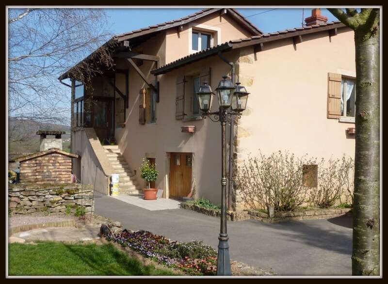 Maison à CLUNY