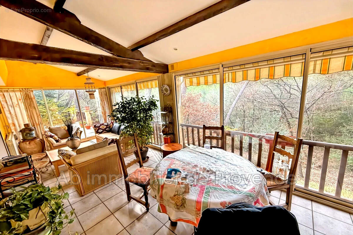 Maison 153 m² à Rognes  - photo 3
