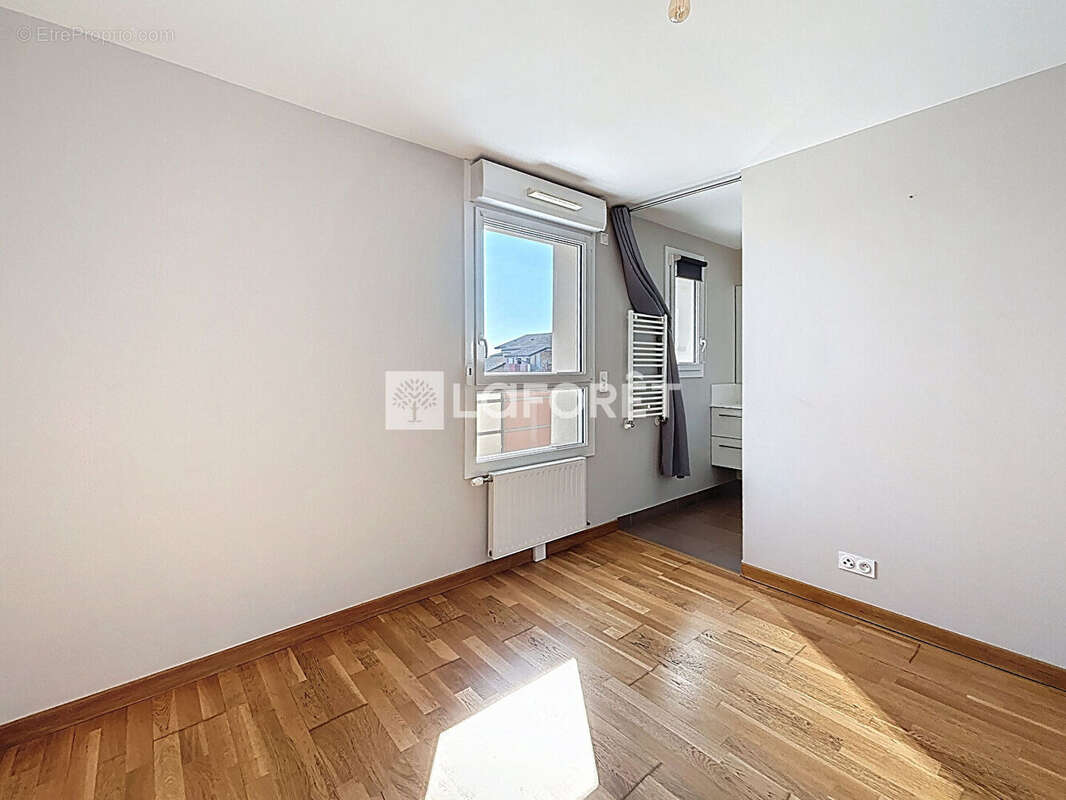 Appartement à SAINT-DENIS-LES-BOURG