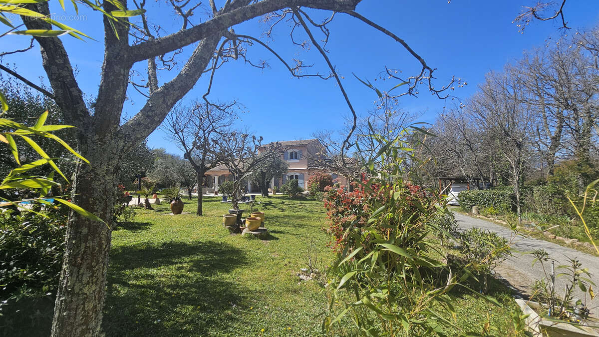 Maison à BAGNOLS-EN-FORET