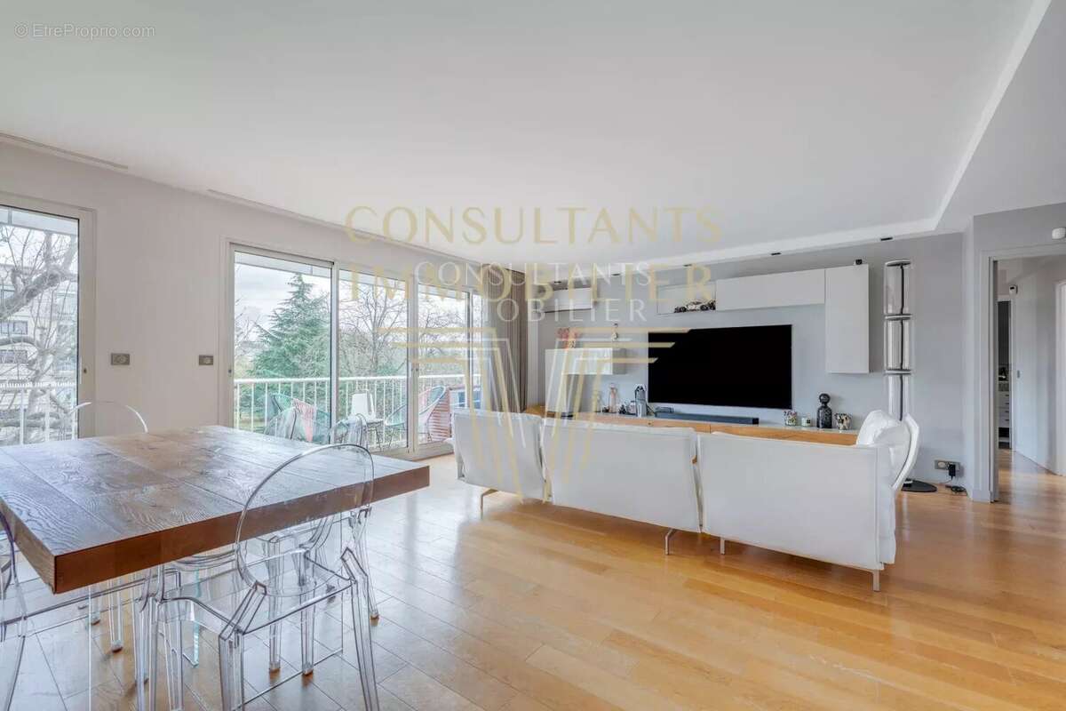Appartement à NEUILLY-SUR-SEINE