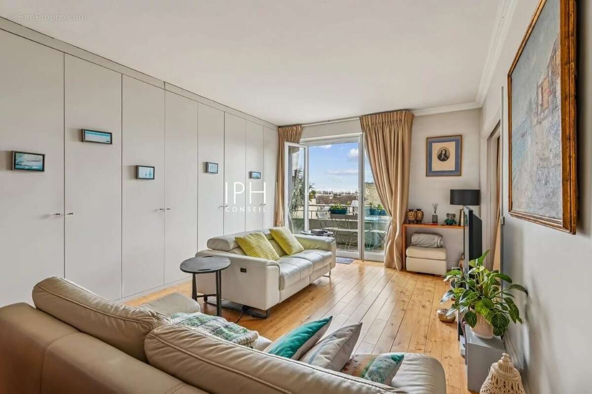 Appartement à NEUILLY-SUR-SEINE