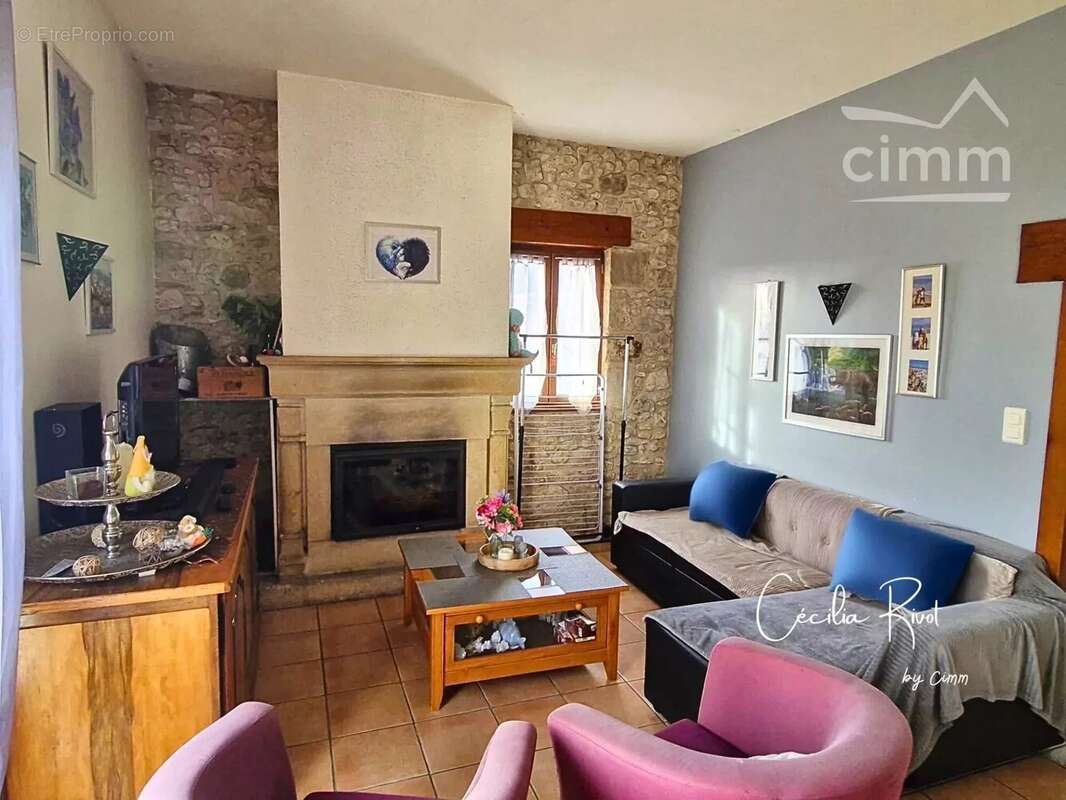 Maison à SAINT-CHRISTOLY-DE-BLAYE