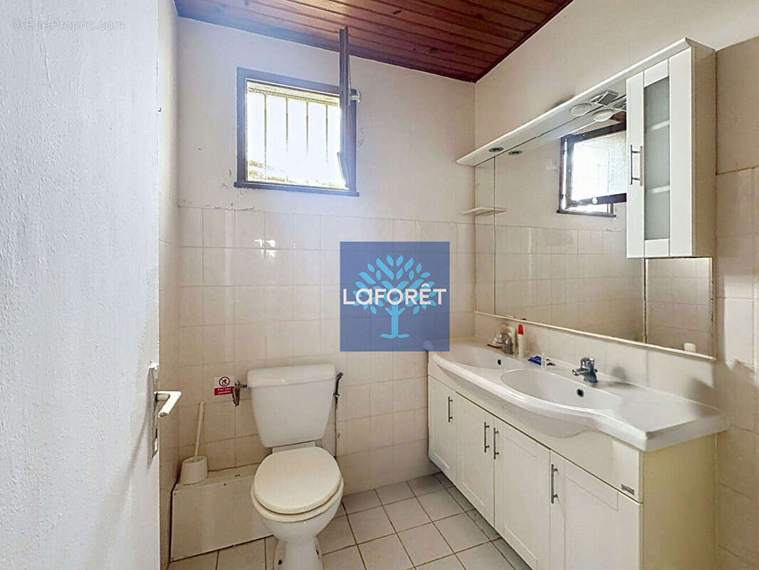 A vendre : Maison T6 sur deux niveaux au Lamentin - photo 9