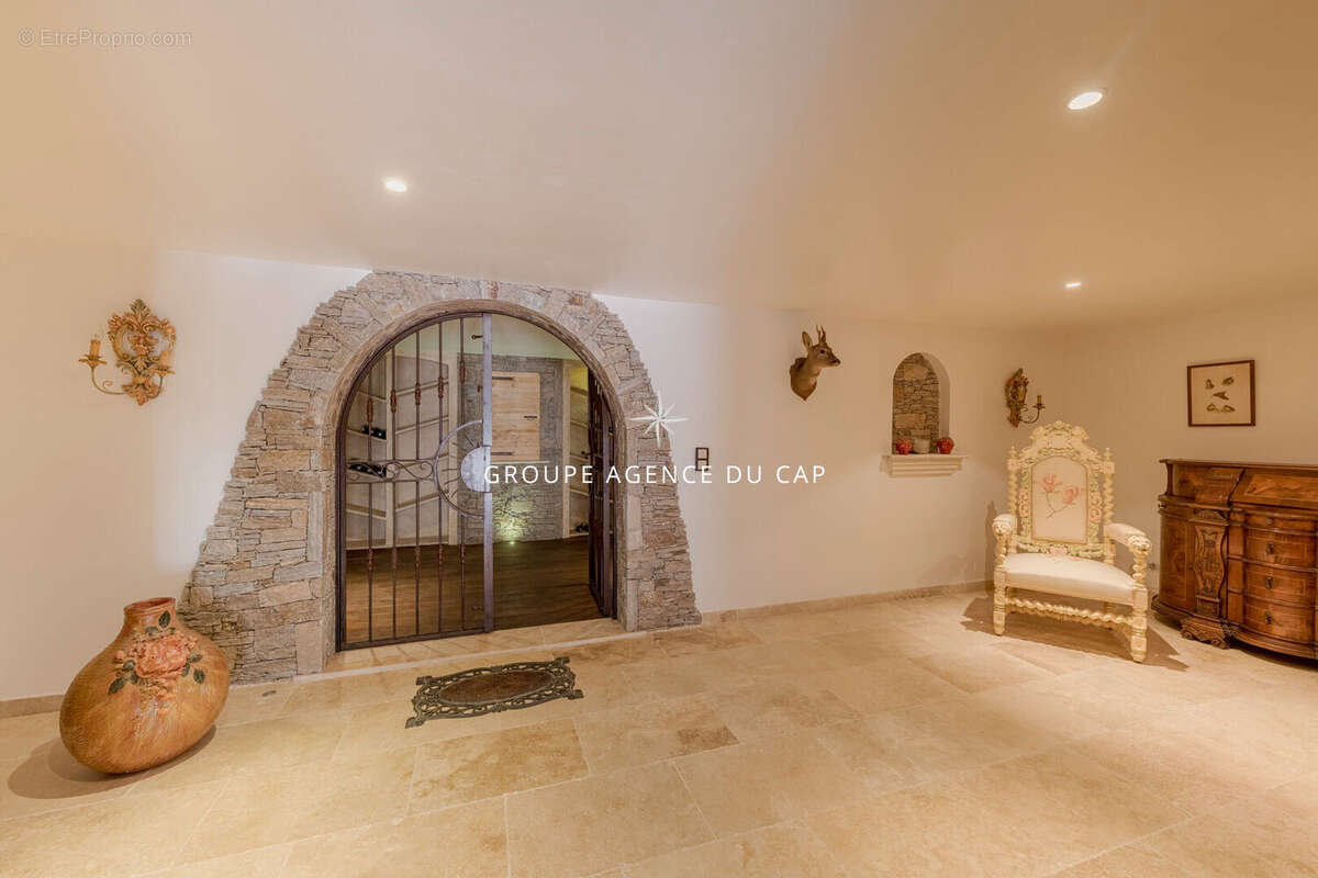 Superbe villa récente 5 pièces au calme avec piscine et garage - photo 17