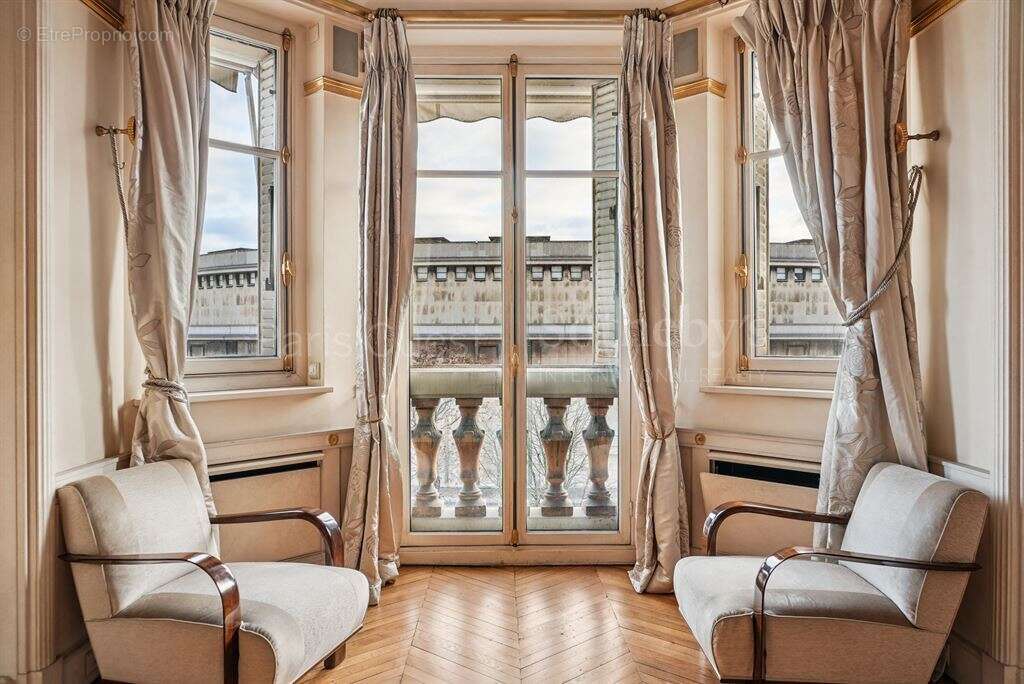 Appartement à PARIS-16E
