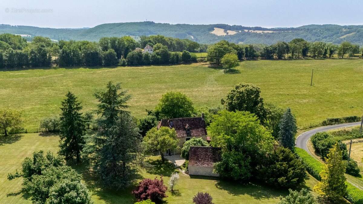 Jolie maison en pierre avec annexe pour les invités. - photo 12