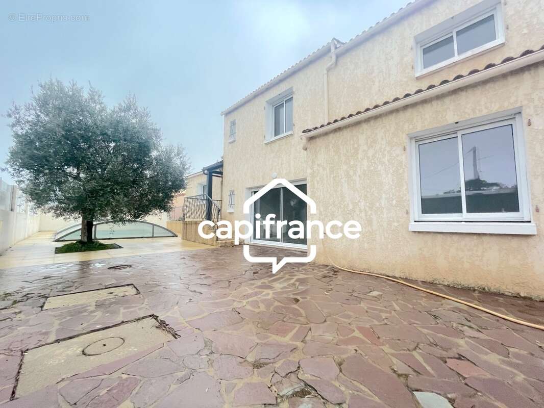Maison familiale de 152 m2 avec piscine, garage et espace indépendant à deux pas de l'océan ! - photo 13