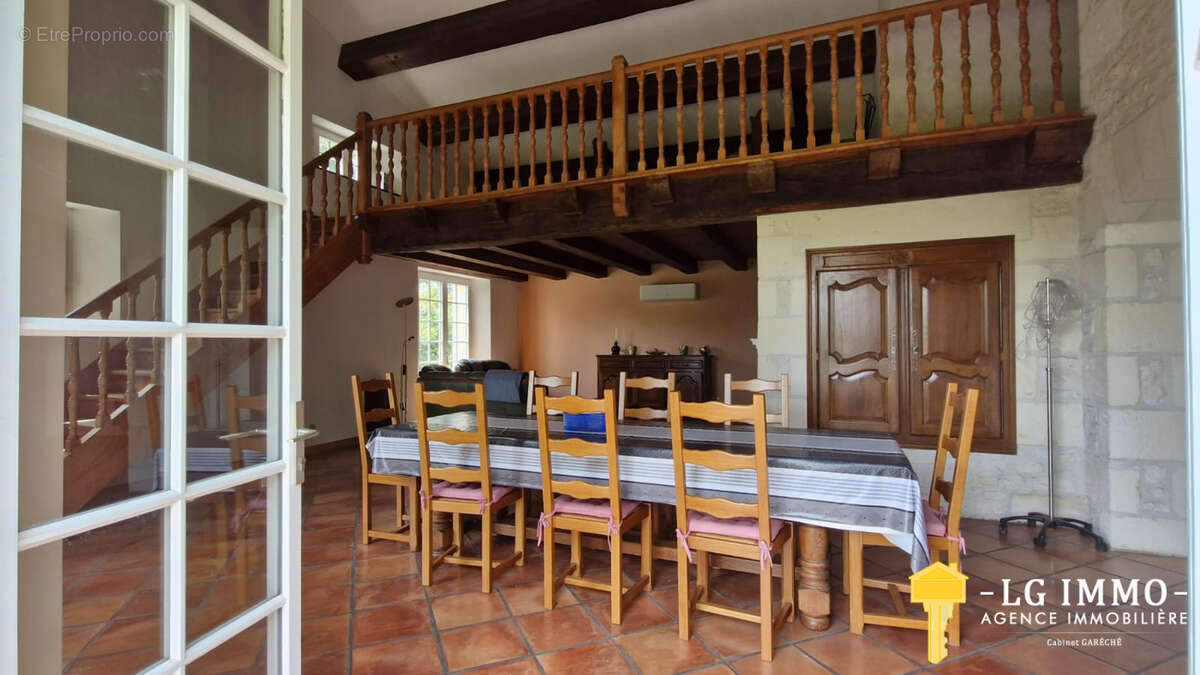 Maison à CHENAC-SAINT-SEURIN-D'UZET