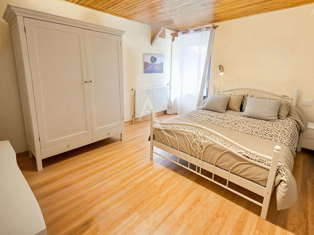 Corps de ferme: Maison en pierre 130m², parcelles de 5ha + granges - photo 10