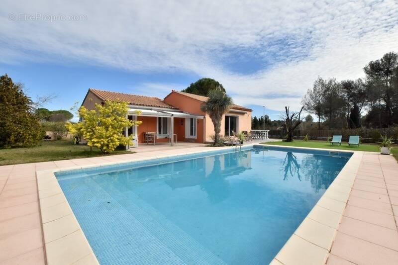 Maison à SAINT-CLEMENT-DE-RIVIERE