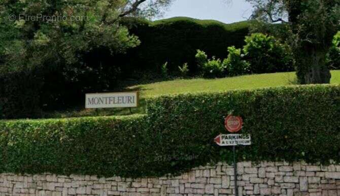 Parking à VILLENEUVE-LOUBET