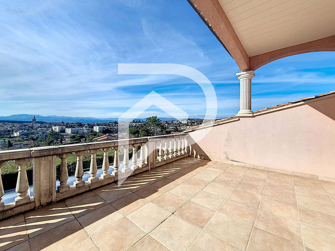 Maison à vendre Villeneuve De Berg 4 pièce(s) 230 m2 - photo 5