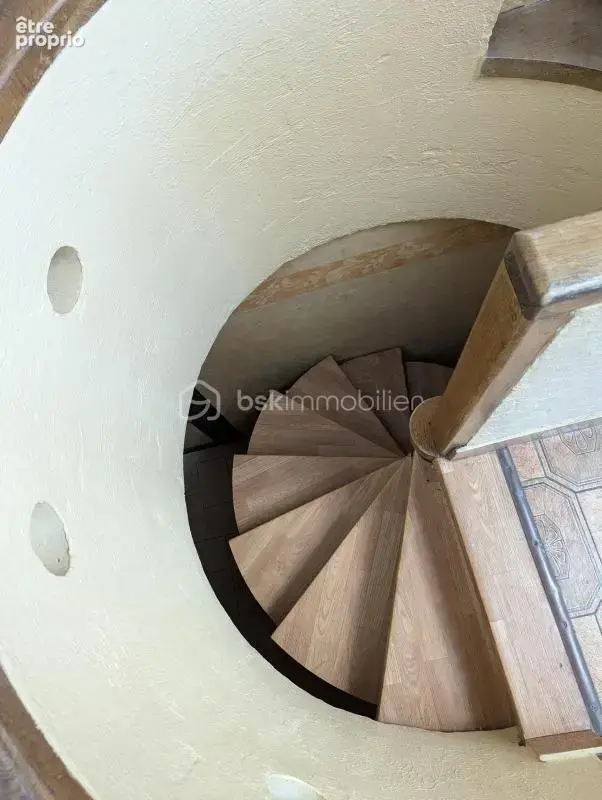 Charmante demeure avec vue imprenable sur le Château de Château-Thierry – 185 m², terrasse et dépendance locative - photo 15