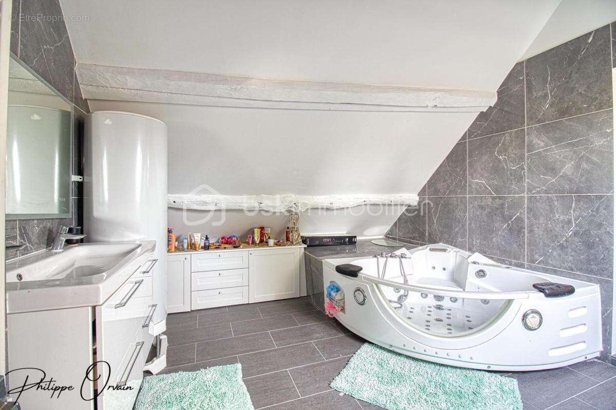 Commerce à VARREDDES