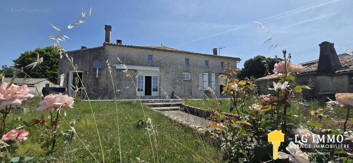 Maison à SAINT-ROMAIN-SUR-GIRONDE