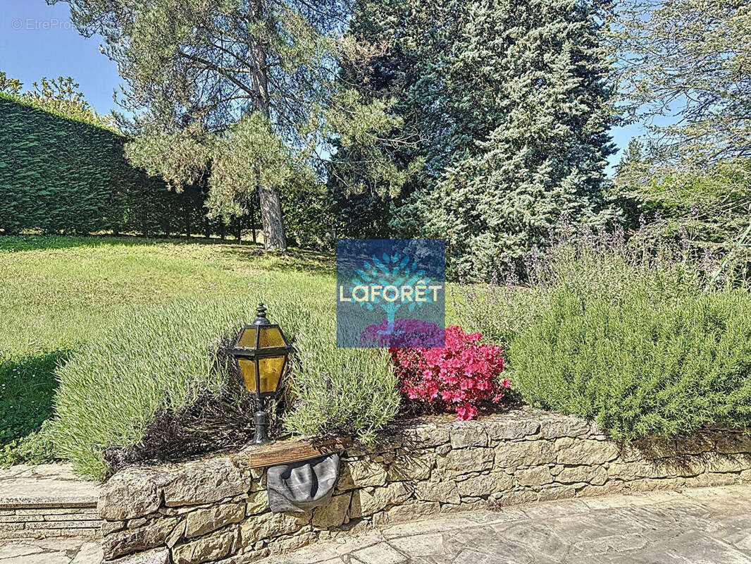 Maison à SAINT-GENIS-LAVAL