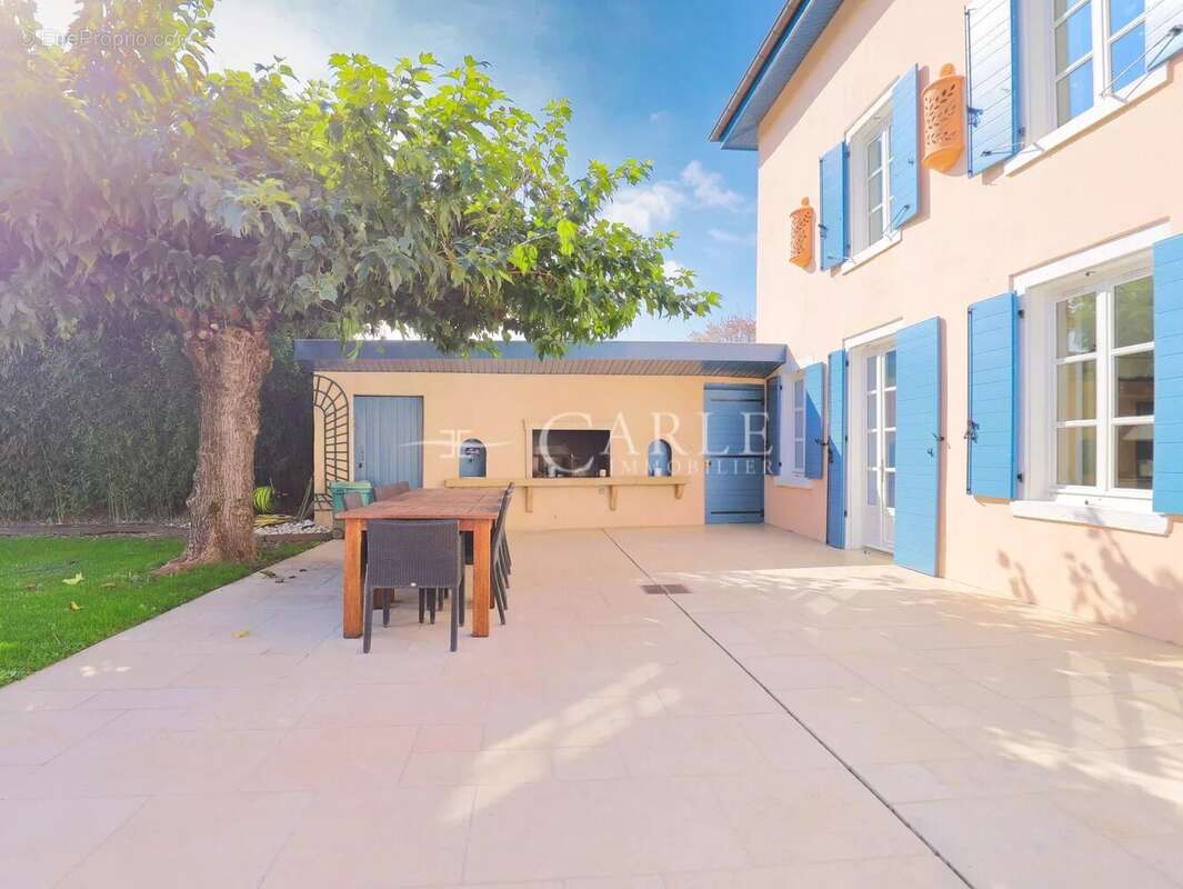 Maison à SAINT-BONNET-DE-MURE