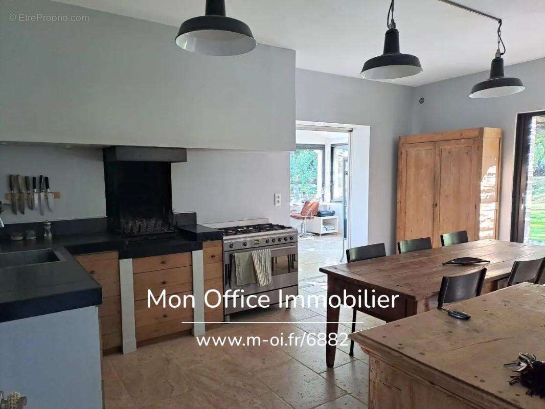 Maison à LE PUY-SAINTE-REPARADE