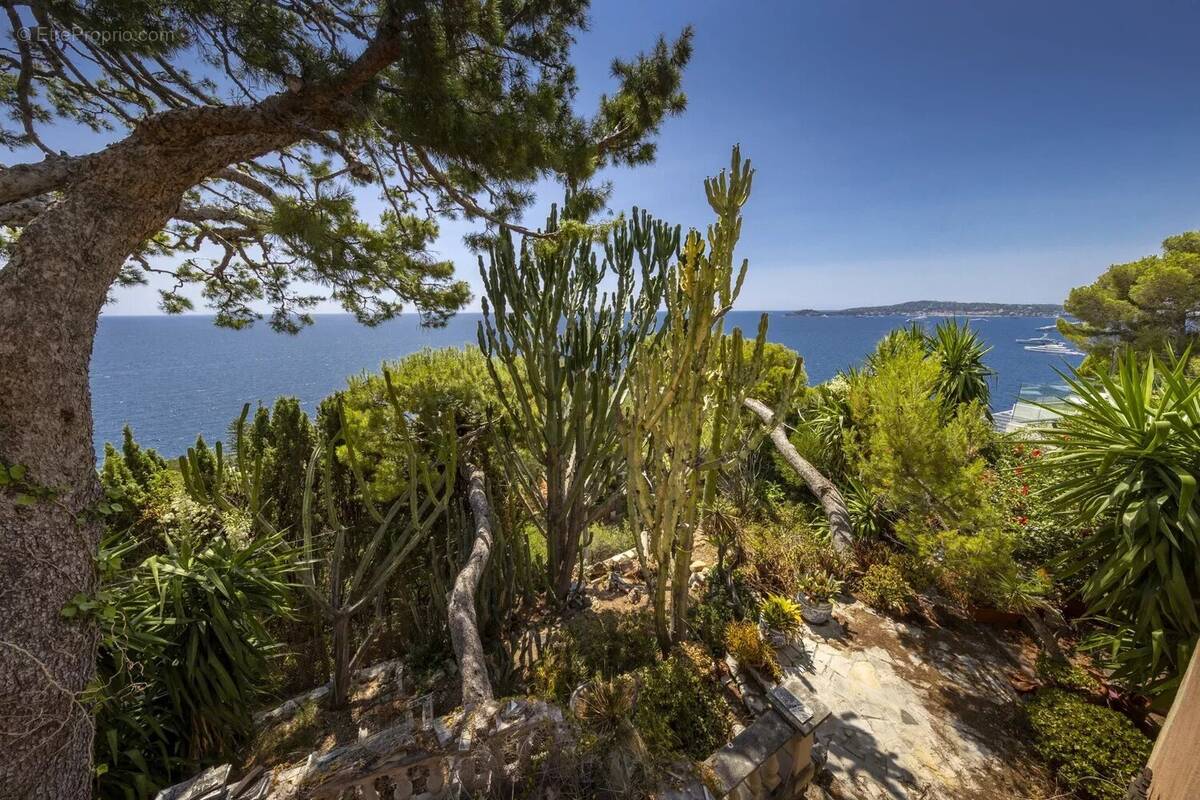 Maison à EZE