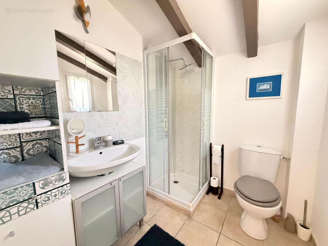 NIMES VACQUEROLLES Superbe maison 5 pièces de 115 m2 avec garage de 50 m2 et jardin - photo 10