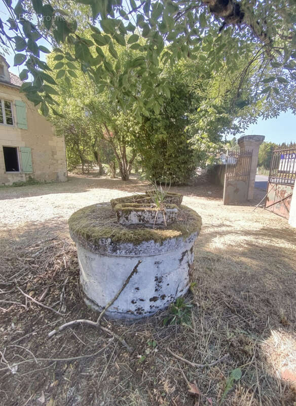 Maison à MANZAC-SUR-VERN