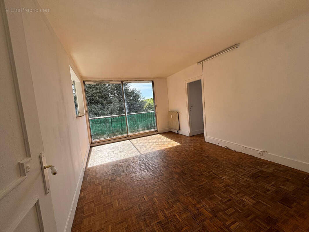 Appartement à LE BLANC-MESNIL