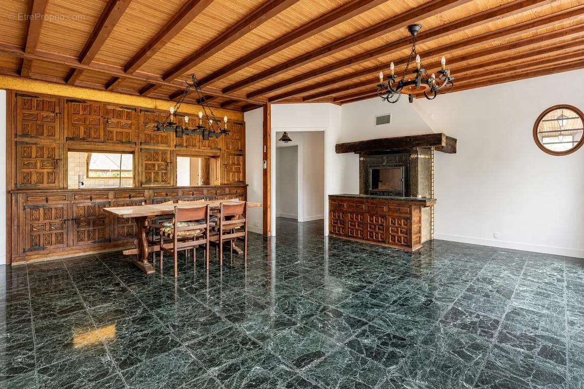 Maison atypique à fort potentiel de 9 pièces – 234 m² habitables - photo 2
