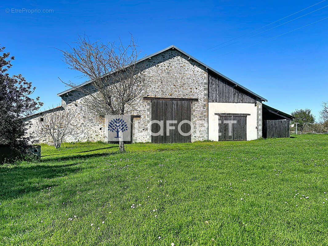 Maison de caractère avec dépendances - photo 19