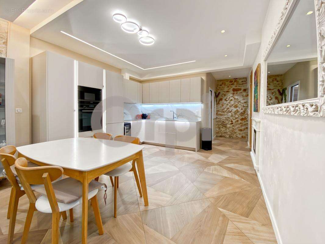 Appartement à PARIS-20E