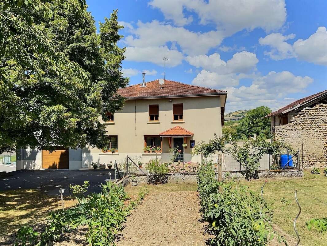 Maison à CHEVRIERES