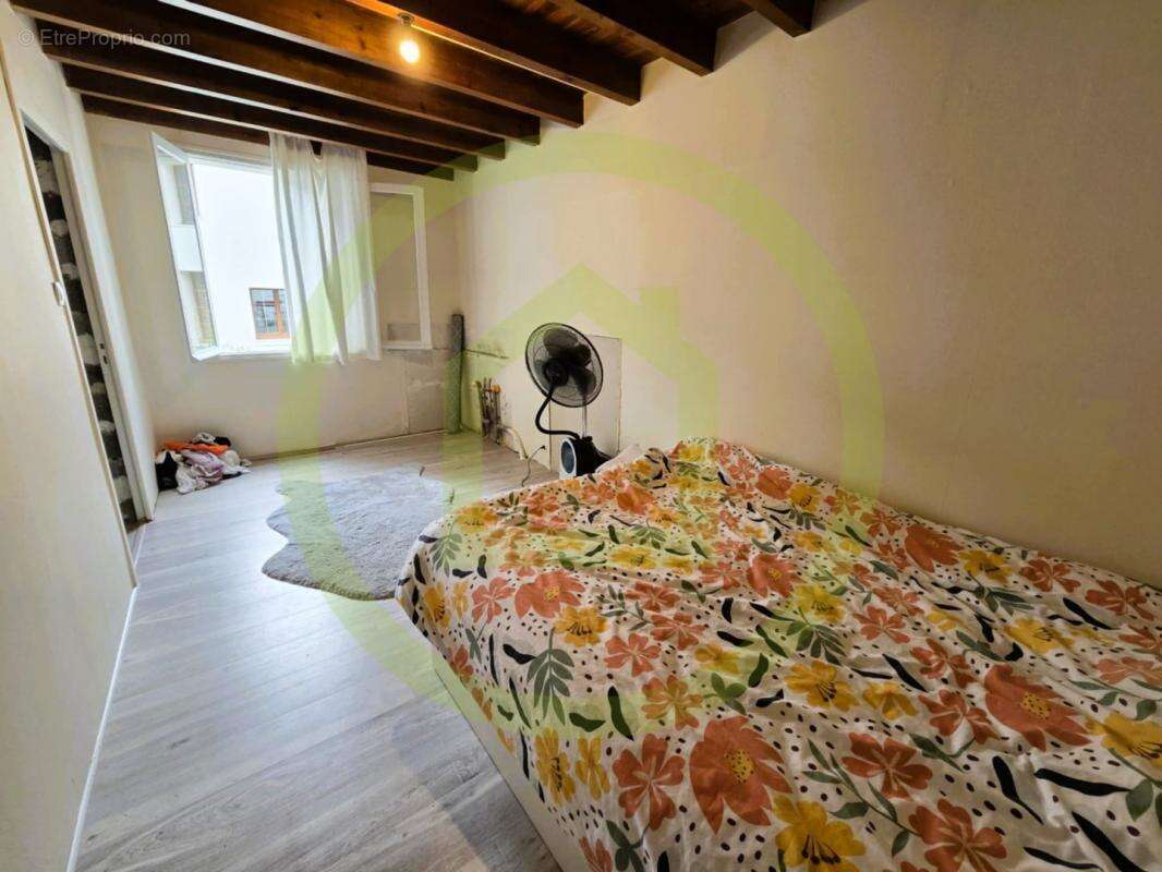 Maison à SAINT-BONNET-SUR-GIRONDE