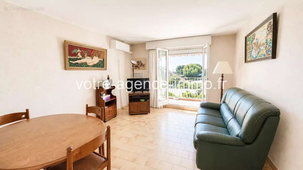 Appartement à SAINT-LAURENT-DU-VAR
