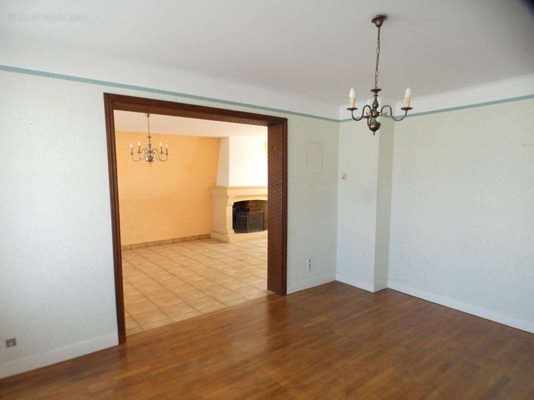 Maison à TERRASSON-LAVILLEDIEU