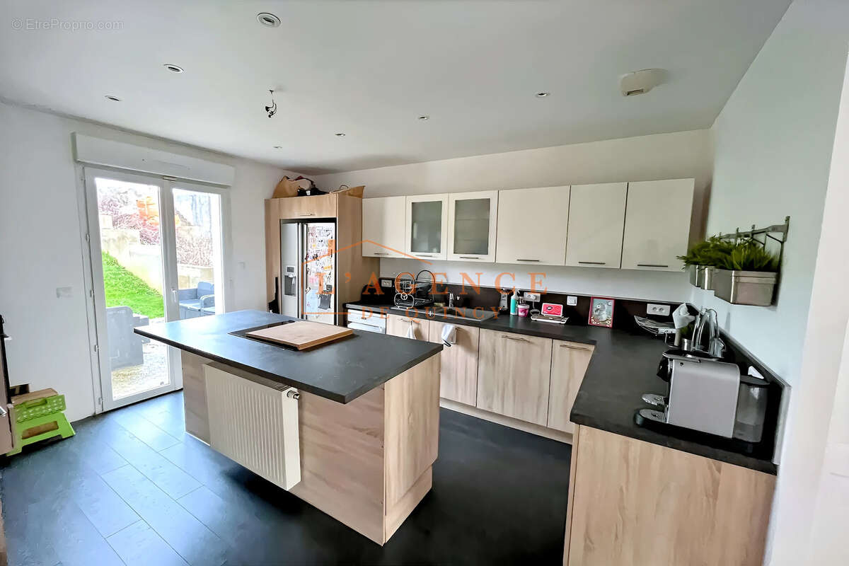 Maison à CRECY-LA-CHAPELLE
