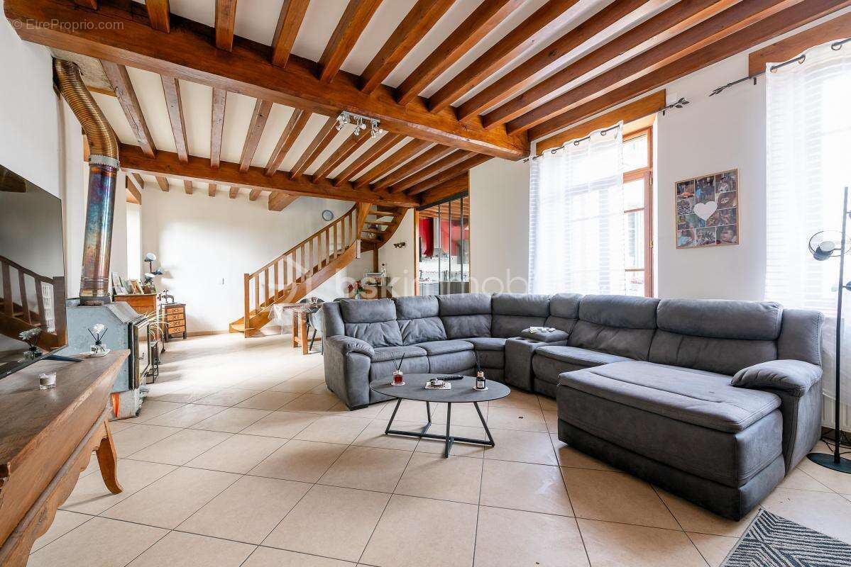 Magnifique longère du 19 ème siècle totalement rénovée avec ses grands volumes et ses dépendances ! - photo 4
