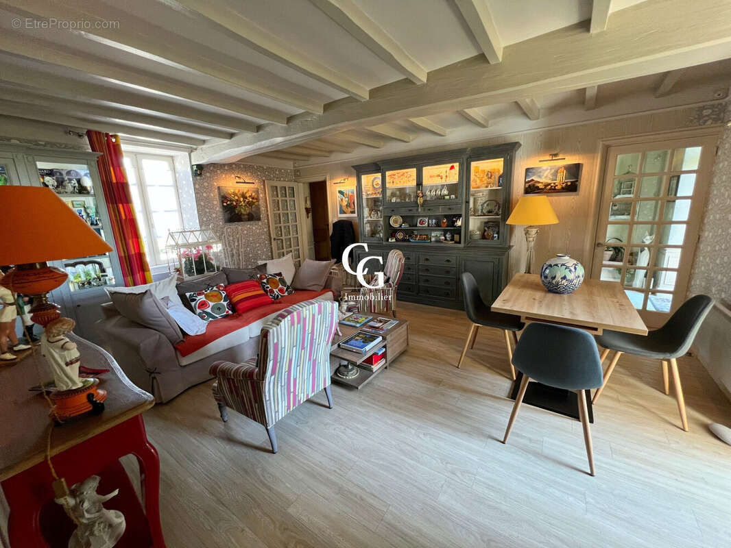 Maison à LES LANDES-GENUSSON