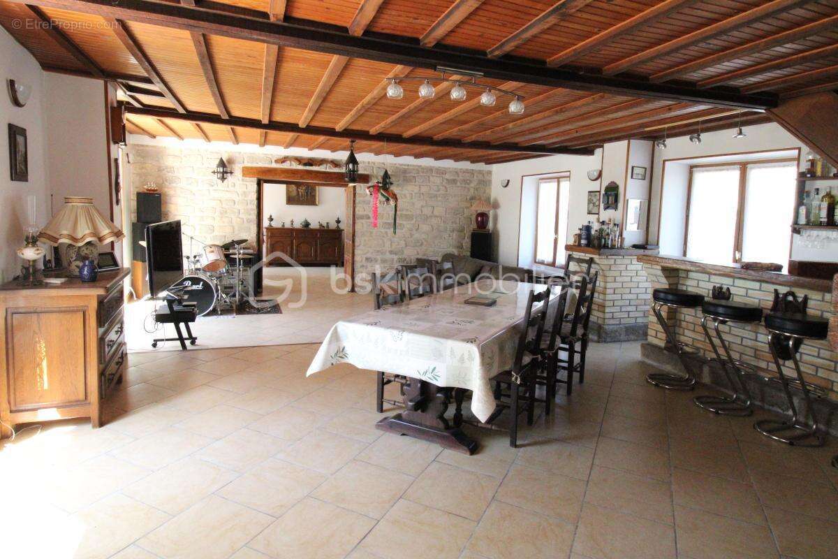 Maison à LA CHAPELLE-RABLAIS